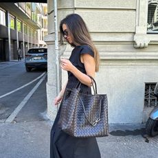 Danish fashion influencer Lida Krasniqi carrying a large Bottega Veneta Andiamo Bag